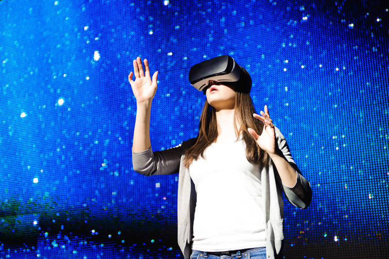 virtual reality travel trends 2018 girl looking at vr goggles