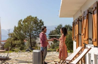 What is Airbnb Online Experiences and How to Get Started as a Host